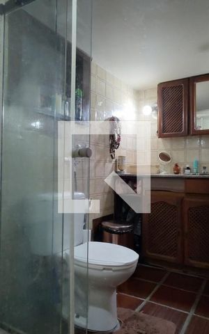 Casa de condomínio à venda com 437m², 4 quartos e 1 vaga Casa de condomínio à venda com 437m², 4 quartos e 1 vagaBanheiro da Suíte 3