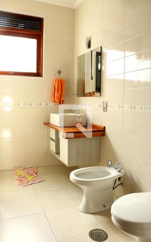 Casa à venda com 740m², 4 quartos e 2 vagasBanheiro da Suíte