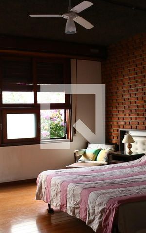 Casa à venda com 740m², 4 quartos e 2 vagasSuíte