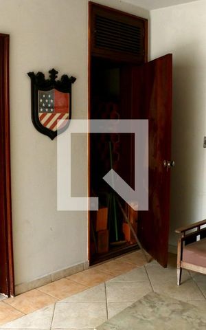 Casa à venda com 740m², 4 quartos e 2 vagasSala