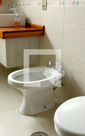 Casa à venda com 740m², 4 quartos e 2 vagasDetalhe do Banheiro da Suite