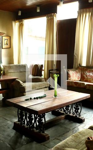 Casa à venda com 740m², 4 quartos e 2 vagasSala 1