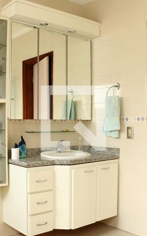Casa à venda com 740m², 4 quartos e 2 vagasBanheiro Corredor