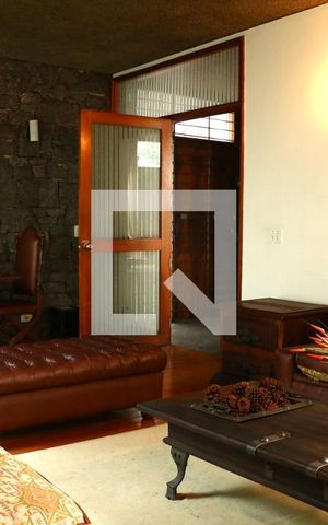 Casa à venda com 740m², 4 quartos e 2 vagasSala 2