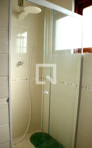 Casa à venda com 740m², 4 quartos e 2 vagasDetalhe do Banheiro da Suite