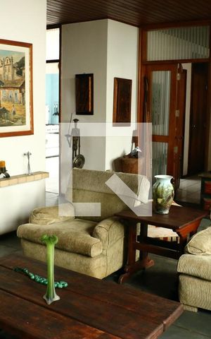 Casa à venda com 740m², 4 quartos e 2 vagasSala 1