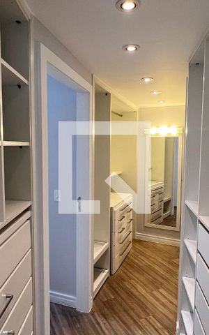 Apartamento para alugar com 180m², 3 quartos e 2 vagas Apartamento para alugar com 180m², 3 quartos e 2 vagasCloset da suíte