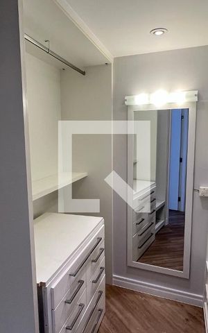 Apartamento para alugar com 180m², 3 quartos e 2 vagas Apartamento para alugar com 180m², 3 quartos e 2 vagasCloset da suíte
