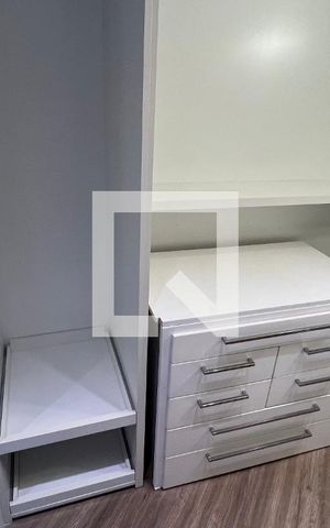 Apartamento para alugar com 180m², 3 quartos e 2 vagas Apartamento para alugar com 180m², 3 quartos e 2 vagasCloset da suíte