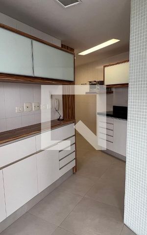 Apartamento para alugar com 180m², 3 quartos e 2 vagas Apartamento para alugar com 180m², 3 quartos e 2 vagasCozinha - Armários