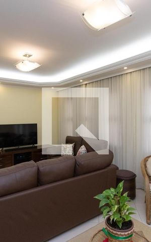 Casa à venda com 259m², 3 quartos e 2 vagas Casa à venda com 259m², 3 quartos e 2 vagasSala