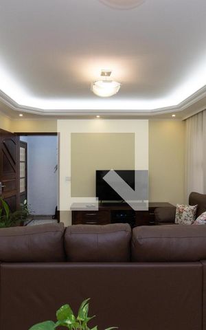Casa à venda com 259m², 3 quartos e 2 vagas Casa à venda com 259m², 3 quartos e 2 vagasSala