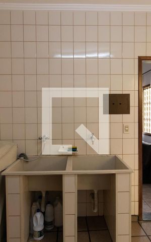 Casa à venda com 259m², 3 quartos e 2 vagas Casa à venda com 259m², 3 quartos e 2 vagasÁrea de Serviço