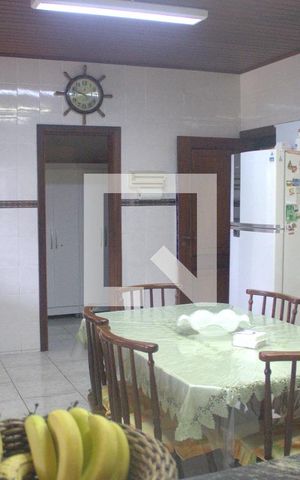 Casa para alugar com 350m², 4 quartos e 5 vagas Casa para alugar com 350m², 4 quartos e 5 vagasCozinha
