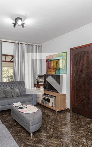 Casa à venda com 144m², 3 quartos e 2 vagas Casa à venda com 144m², 3 quartos e 2 vagasSala