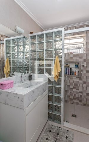 Casa à venda com 144m², 3 quartos e 2 vagas Casa à venda com 144m², 3 quartos e 2 vagasBanheiro