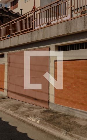 Casa à venda com 270m², 4 quartos e 4 vagas Casa à venda com 270m², 4 quartos e 4 vagasGaragem