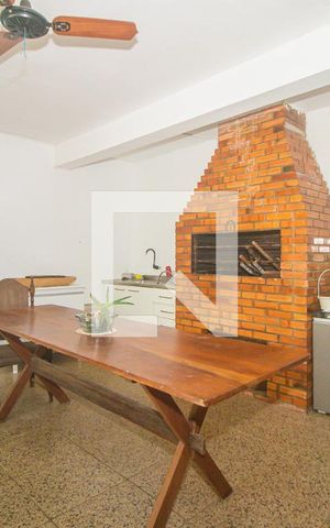 Casa à venda com 275m², 3 quartos e 2 vagas Casa à venda com 275m², 3 quartos e 2 vagasÁrea de Serviço - Churrasqueira