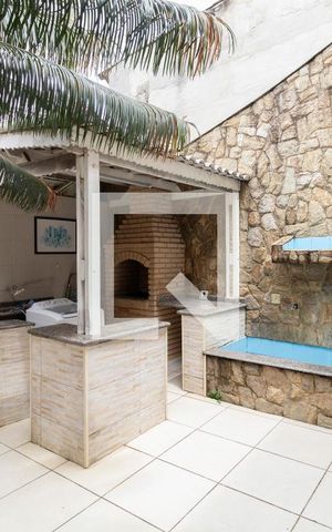Casa à venda com 240m², 3 quartos e 3 vagas Casa à venda com 240m², 3 quartos e 3 vagasÁrea Gourmet
