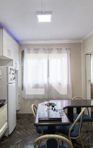 Casa à venda com 240m², 3 quartos e 3 vagas Casa à venda com 240m², 3 quartos e 3 vagasCasa 2 Cozinha