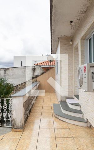 Casa à venda com 240m², 3 quartos e 3 vagas Casa à venda com 240m², 3 quartos e 3 vagasCasa 2 Varanda