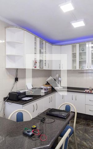 Casa à venda com 240m², 3 quartos e 3 vagas Casa à venda com 240m², 3 quartos e 3 vagasCasa 2 Cozinha