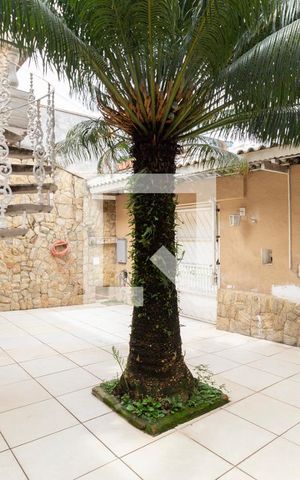 Casa à venda com 240m², 3 quartos e 3 vagas Casa à venda com 240m², 3 quartos e 3 vagasQuintal