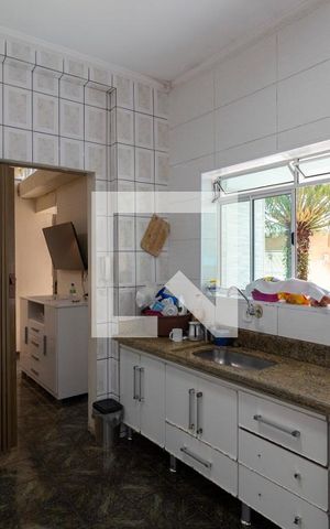 Casa à venda com 240m², 3 quartos e 3 vagas Casa à venda com 240m², 3 quartos e 3 vagasCasa 2 Cozinha