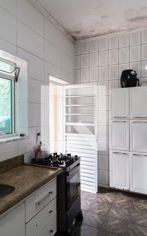 Casa à venda com 240m², 3 quartos e 3 vagas Casa à venda com 240m², 3 quartos e 3 vagasCasa 2 Cozinha