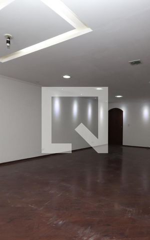 Casa para alugar com 300m², 2 quartos e 2 vagasSala