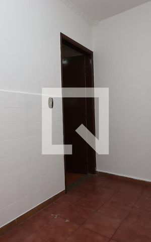 Casa para alugar com 300m², 2 quartos e 2 vagasQuarto da edícula