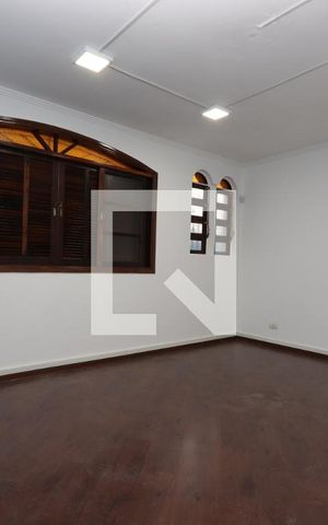 Casa para alugar com 300m², 2 quartos e 2 vagasSuíte