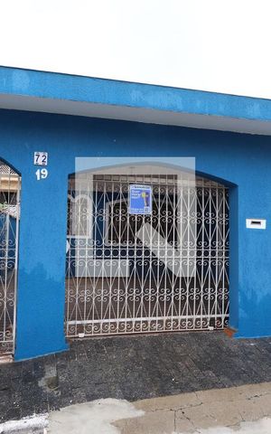 Casa para alugar com 300m², 2 quartos e 2 vagasFachada