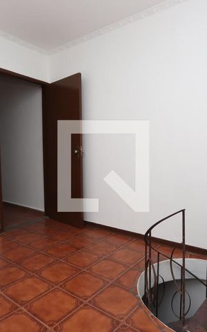 Casa para alugar com 300m², 2 quartos e 2 vagasSala da edícula