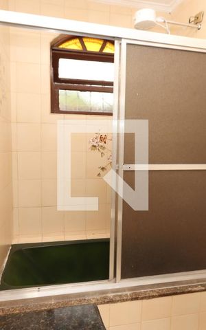 Casa para alugar com 300m², 2 quartos e 2 vagasBanheiro Social