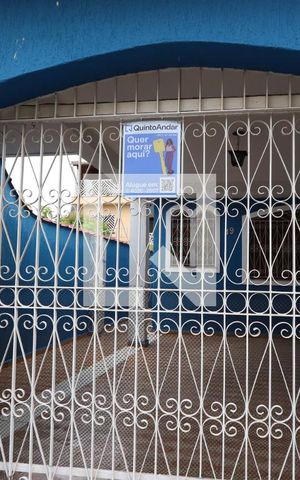 Casa para alugar com 300m², 2 quartos e 2 vagasFachada