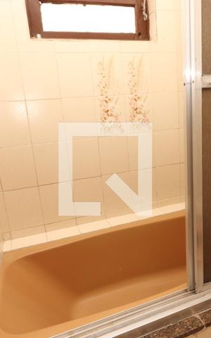 Casa para alugar com 300m², 2 quartos e 2 vagasBanheiro da Suíte