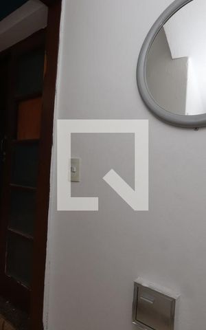 Casa para alugar com 300m², 2 quartos e 2 vagasBanheiro de serviço