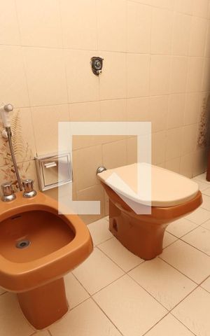 Casa para alugar com 300m², 2 quartos e 2 vagasBanheiro da Suíte