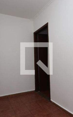 Casa para alugar com 300m², 2 quartos e 2 vagasQuarto da edícula