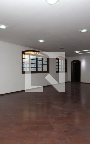 Casa para alugar com 300m², 2 quartos e 2 vagasSala