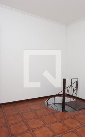 Casa para alugar com 300m², 2 quartos e 2 vagasSala da edícula