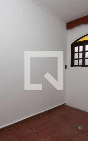 Casa para alugar com 300m², 2 quartos e 2 vagasQuarto da edícula