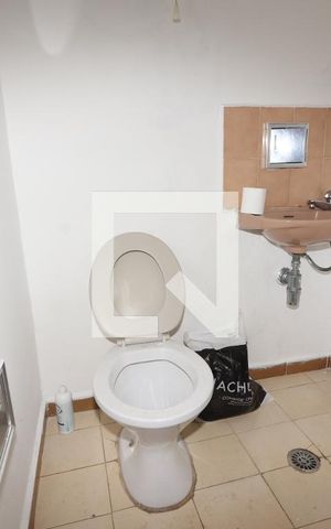 Casa para alugar com 300m², 2 quartos e 2 vagasBanheiro de serviço