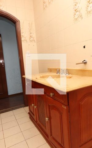 Casa para alugar com 300m², 2 quartos e 2 vagasBanheiro da Suíte