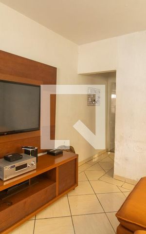 Casa à venda com 190m², 4 quartos e 2 vagas Casa à venda com 190m², 4 quartos e 2 vagasSala