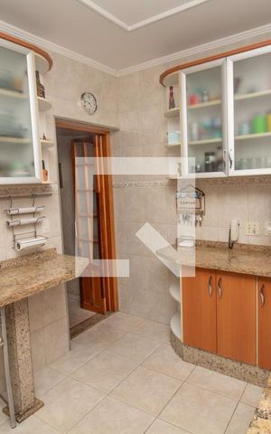 Casa à venda com 180m², 3 quartos e 4 vagasCozinha completa