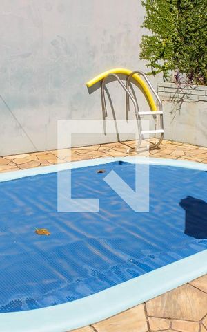 Casa à venda com 212m², 3 quartos e 2 vagas Casa à venda com 212m², 3 quartos e 2 vagasPiscina