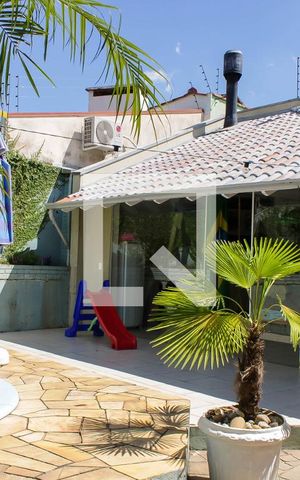 Casa à venda com 212m², 3 quartos e 2 vagas Casa à venda com 212m², 3 quartos e 2 vagasQuintal