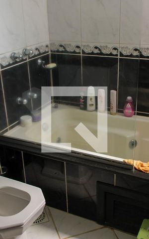 Casa à venda com 212m², 3 quartos e 2 vagas Casa à venda com 212m², 3 quartos e 2 vagasBanheiro da Suíte